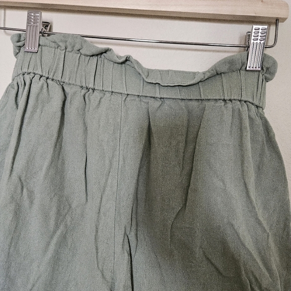 Women's CROSBY by Mollie Burch Green Linen Paperbag Style Shorts 2 - Picture 4 of 11